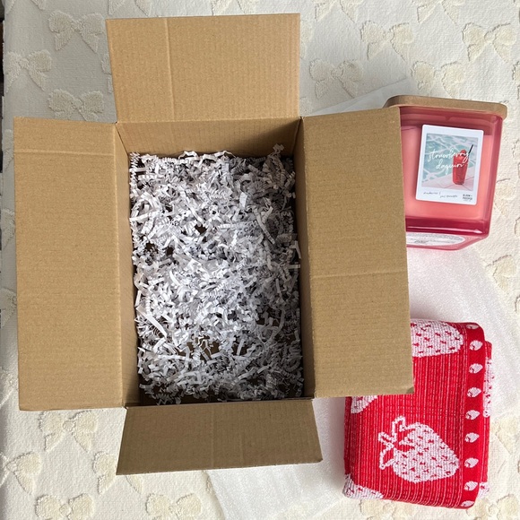 Strawberry Surprise Boutique Gift Box by Pk - Picture 8 of 14